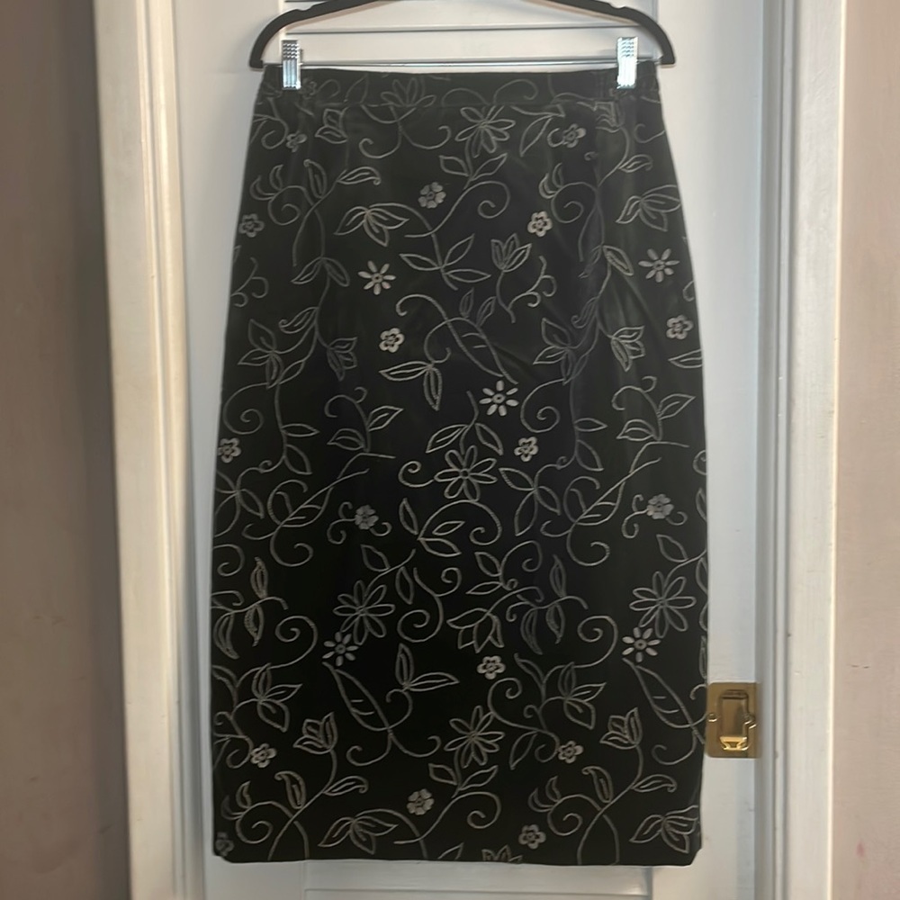 Elpida Vintage Soft Wool Pencil Skirt in Hunter Green w/Floral Pattern.Size 14